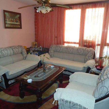Private Room In A Shared Apartment In The Center Of Bar Extérieur photo